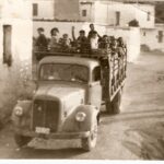 6. Μεταφορά παμηγυριστών με το φορτηγό του Γιάννη Παραδεισανού. Παρασκή τση Λαμπρής 1974